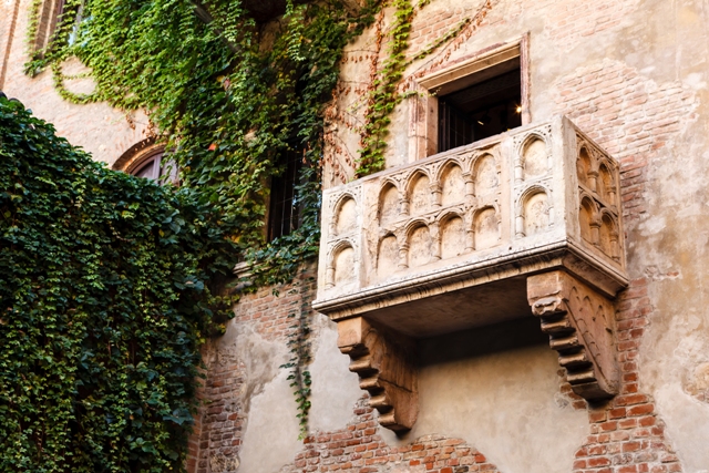 El famoso balcón de Romeo y Julieta, seguramente el lugar más visitado de la ciudad.Y desde luego el más retratado.