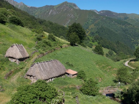 ASTURIAS PAISAJE CHOZAS