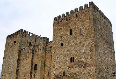 Medina de Pomar, Alcázar de los Condestables, el e las famosas torres.
