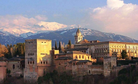 Alhambra con Sierra Nevada al fondo