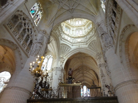 Interior de la imponente catedral de Burgos.