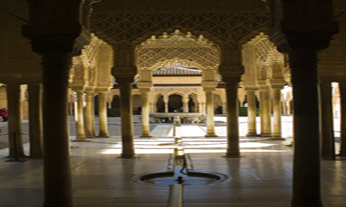 El famoso Patio de los Leones de la Alhambra.