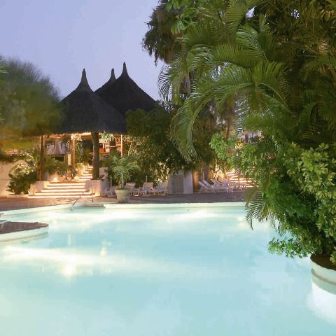 TROPICAL HOTEL JARDÍN TROPICAL Piscina noche