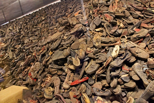 Miles de zapatos de los judíos gaseados.