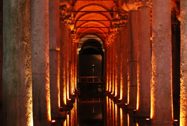 336 columnes de més de 8 metres d'alçada