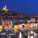 Preciosa vista de Marsella de noche